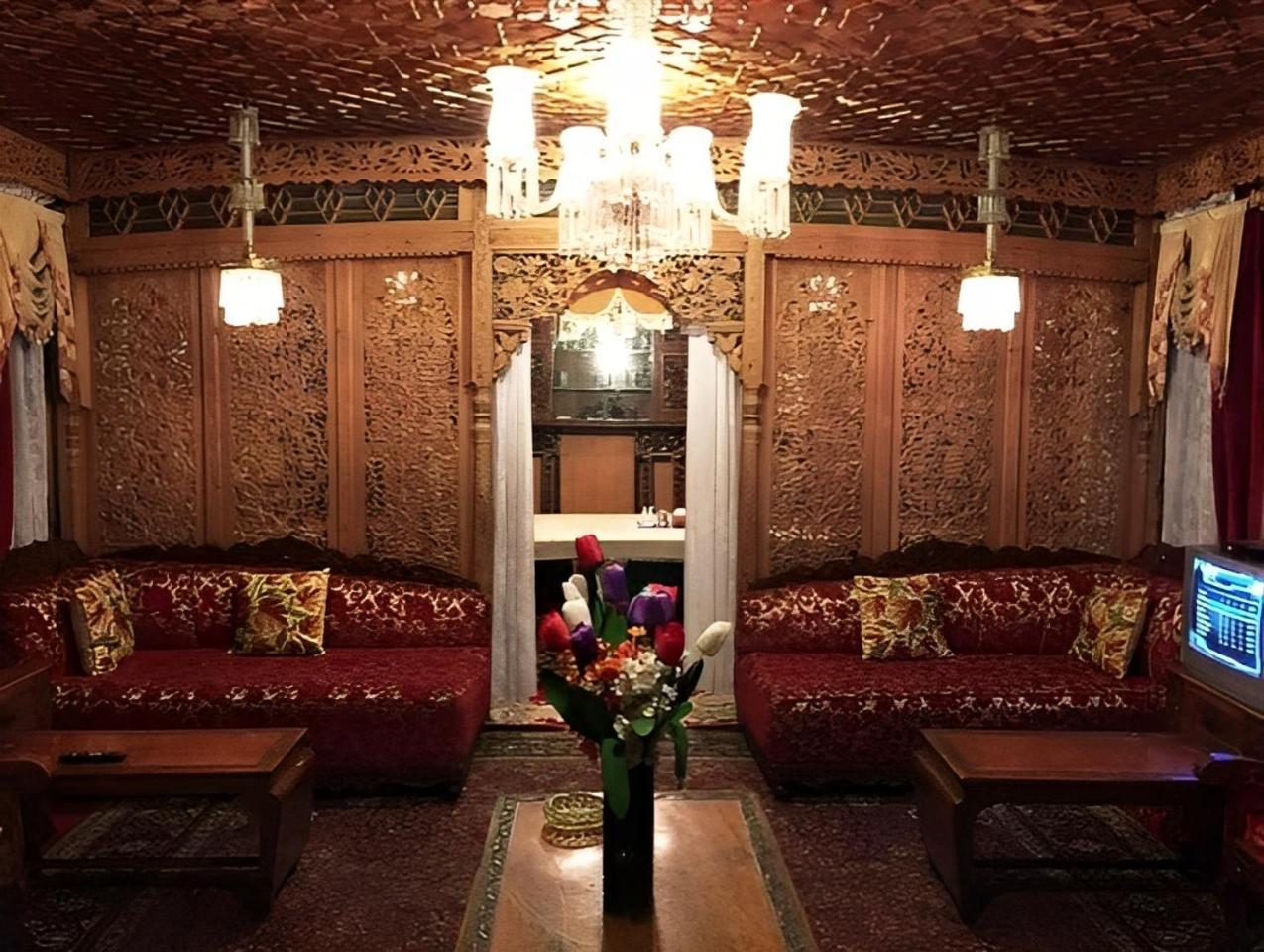 Hotel Heritage Amina Group Of Houseboats Srīnagar Exterior foto