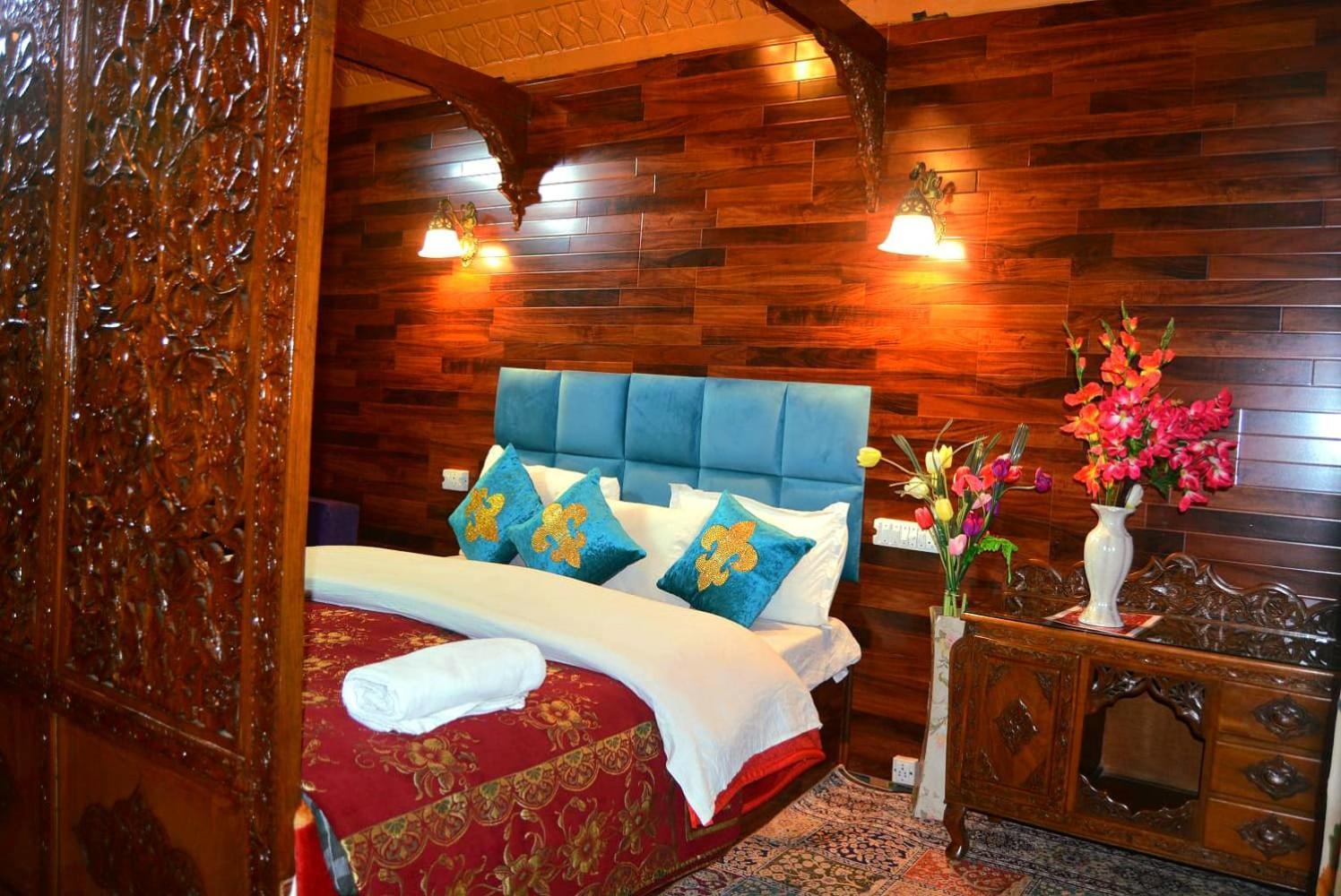 Hotel Heritage Amina Group Of Houseboats Srīnagar Exterior foto