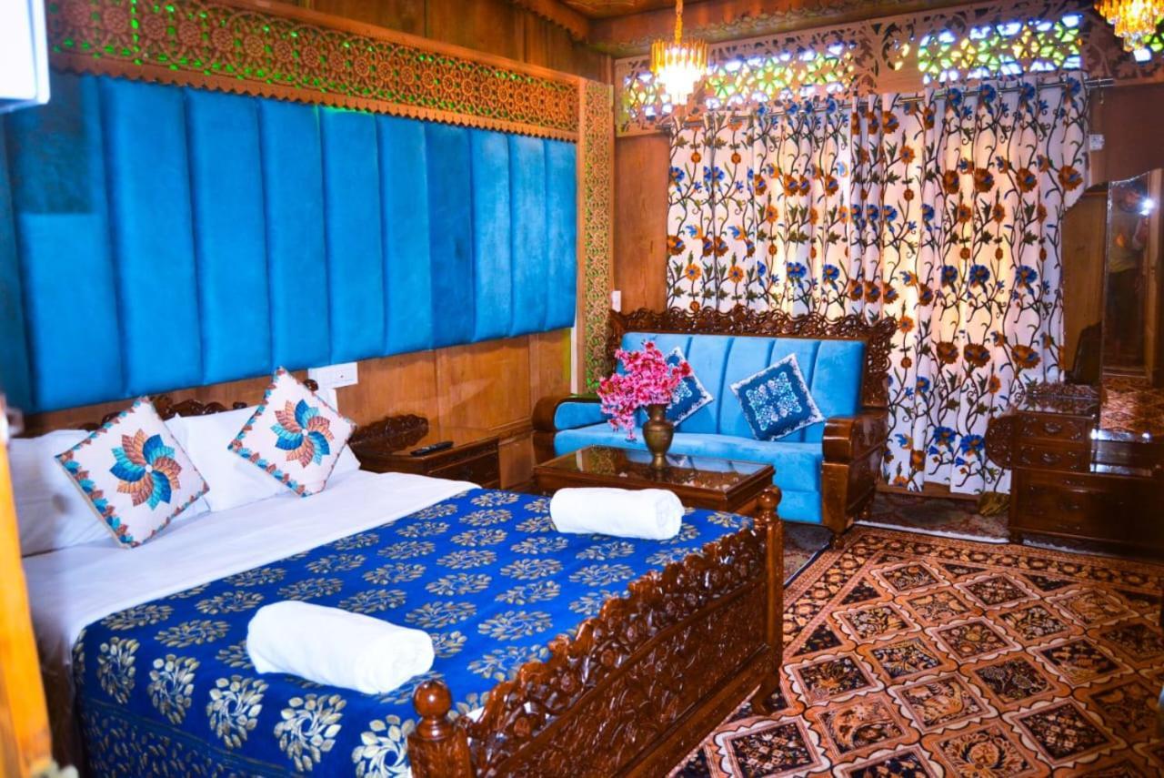 Hotel Heritage Amina Group Of Houseboats Srīnagar Exterior foto