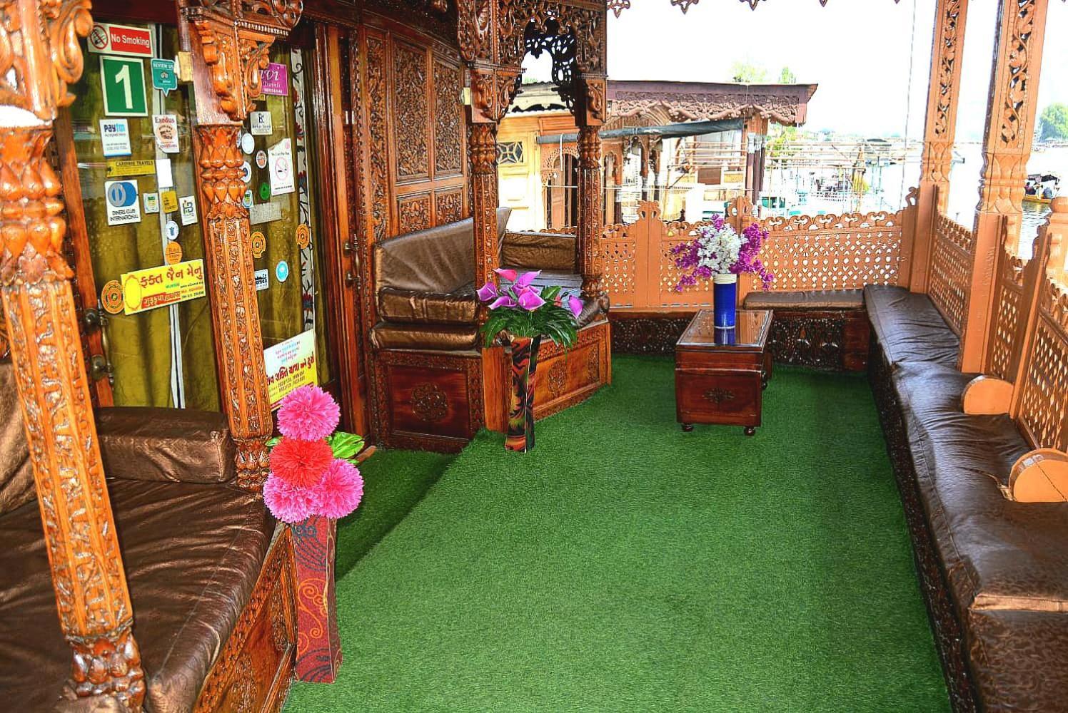 Hotel Heritage Amina Group Of Houseboats Srīnagar Exterior foto