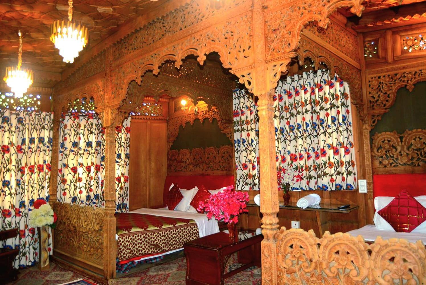 Hotel Heritage Amina Group Of Houseboats Srīnagar Exterior foto