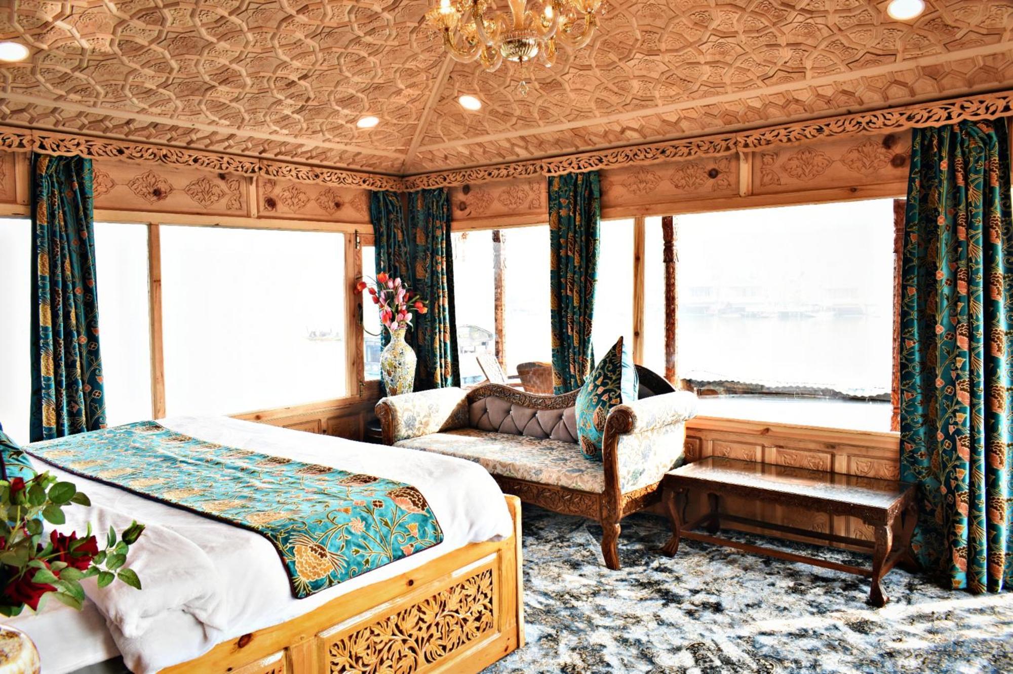 Hotel Heritage Amina Group Of Houseboats Srīnagar Exterior foto